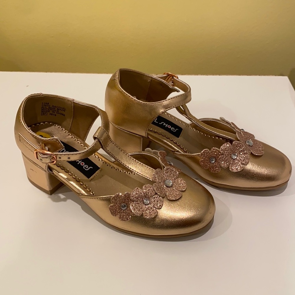 Girls shoes